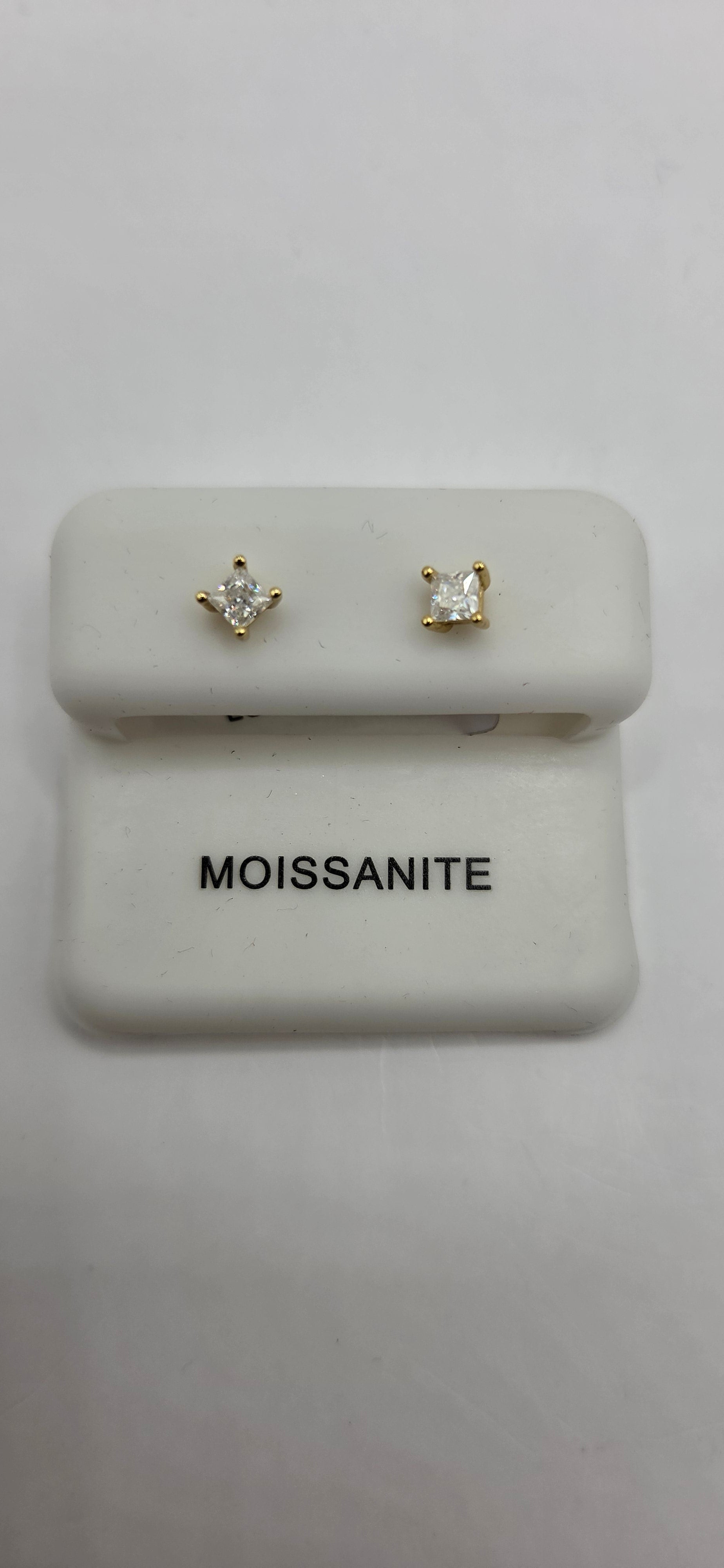 925 silver with 0.6ctw Moissanite earrings