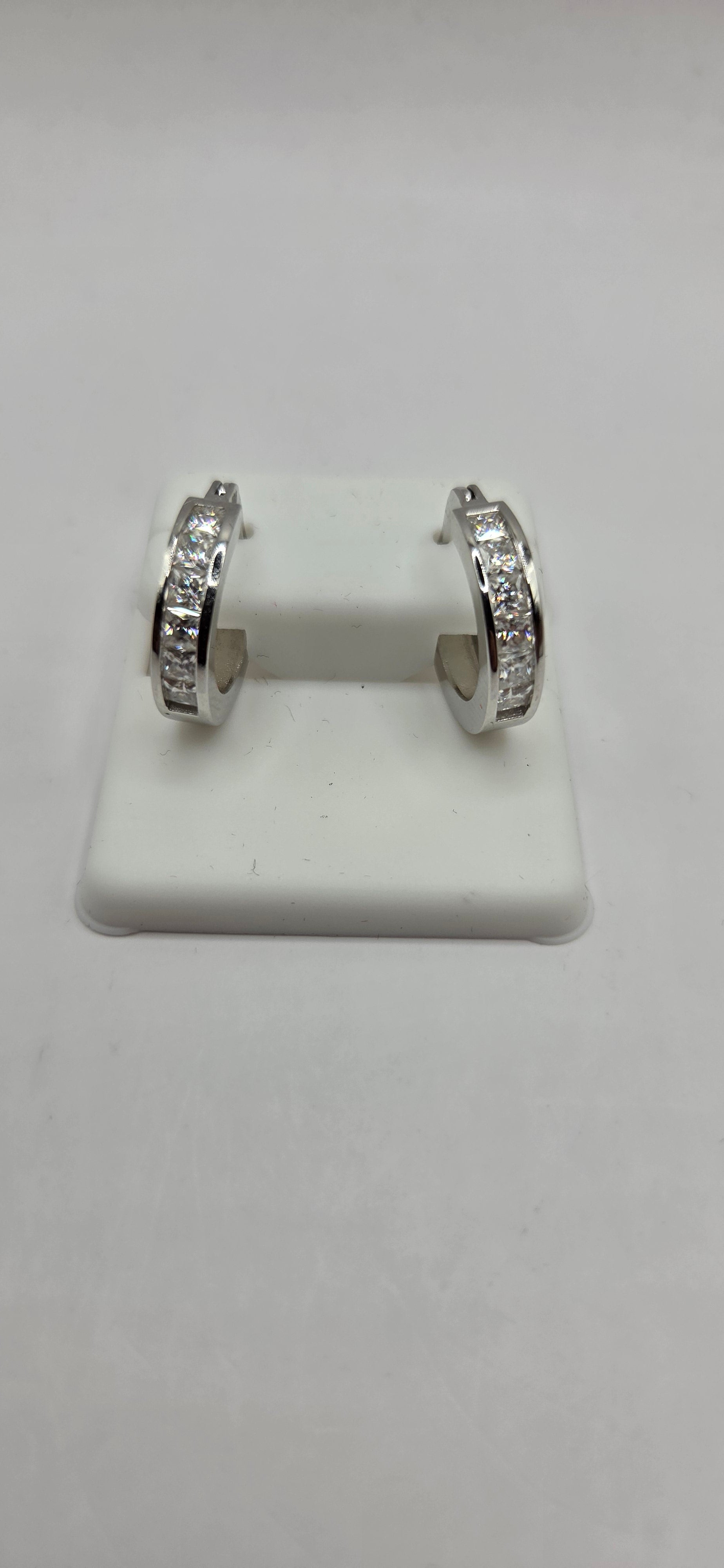 925 silver with 1.50ctw Moissanite hoop earrings
