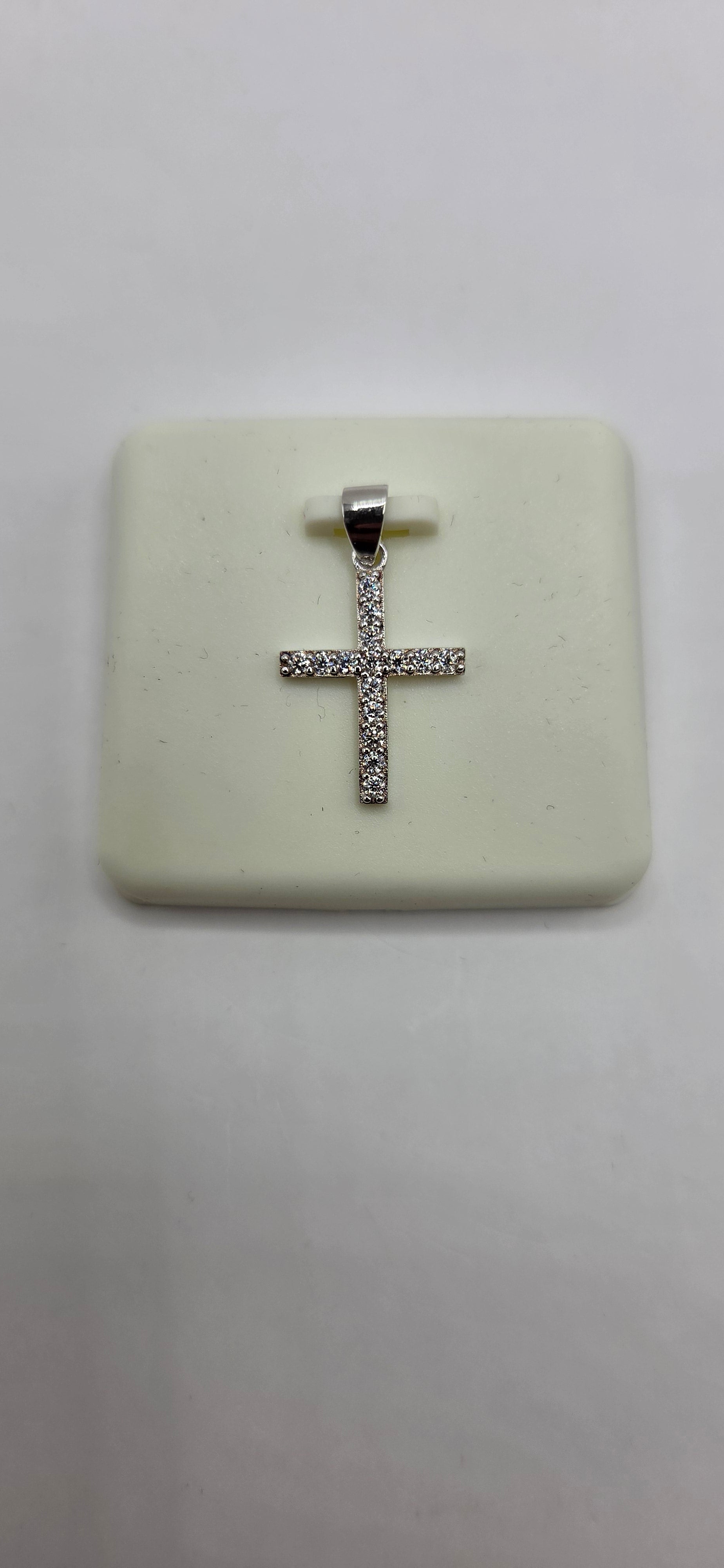 925 silver 0.30CTW Moissanite cross pendant