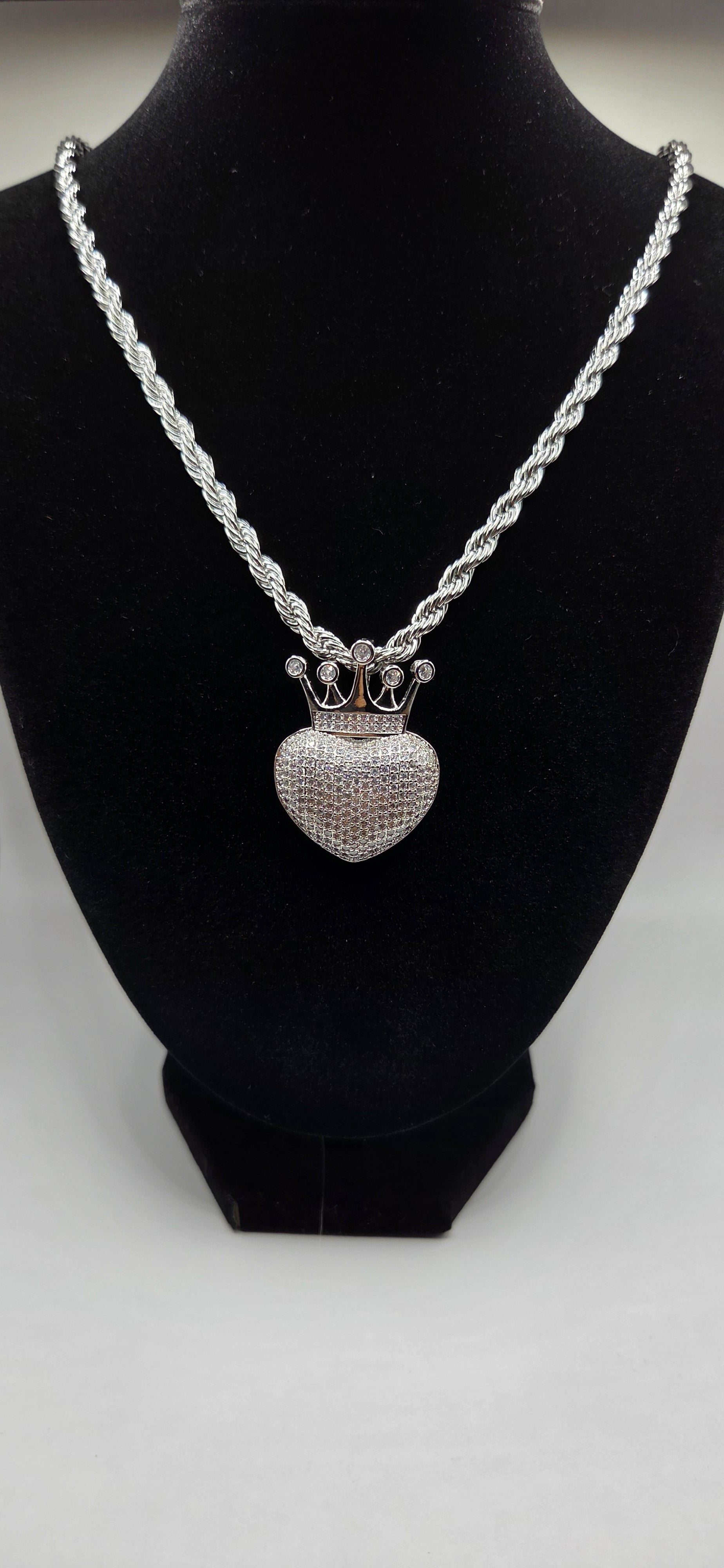 30 inch silver rope chain with out crowned heart pendant