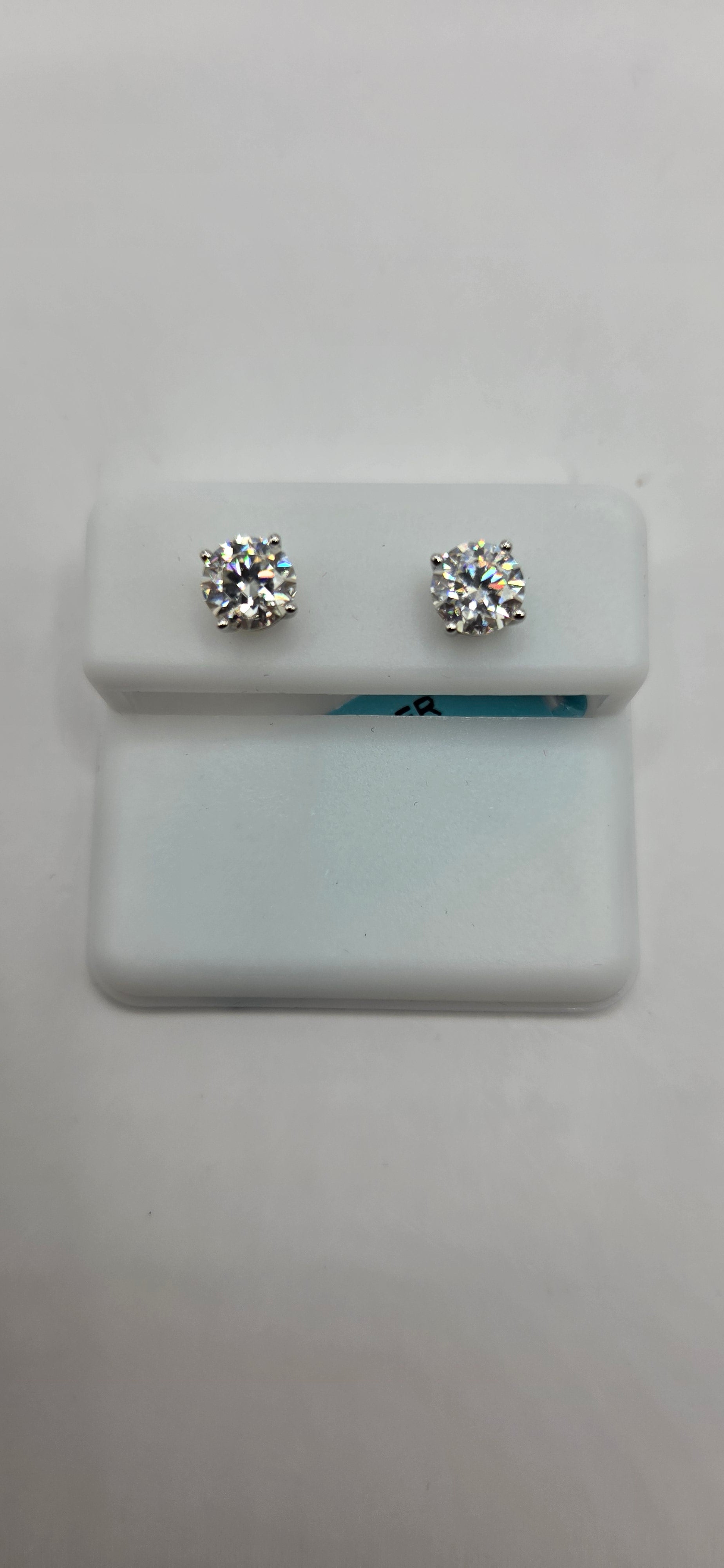925 silver with 1.60ctw Moissanite earrings