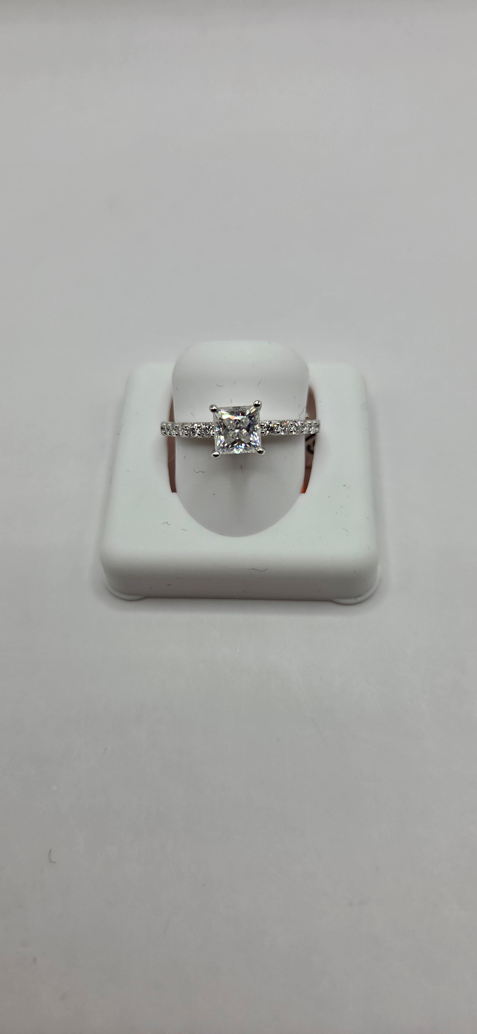 925 silver ring size 8 1.00CTW Moissanite
